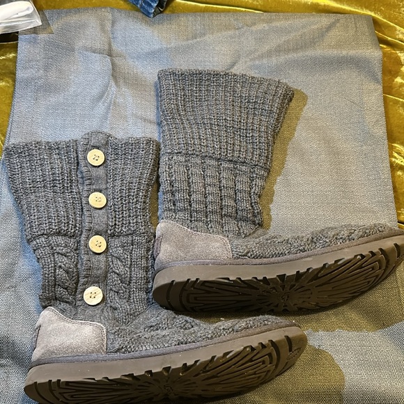 UGG Classic Cardy Boots - Picture 4 of 8